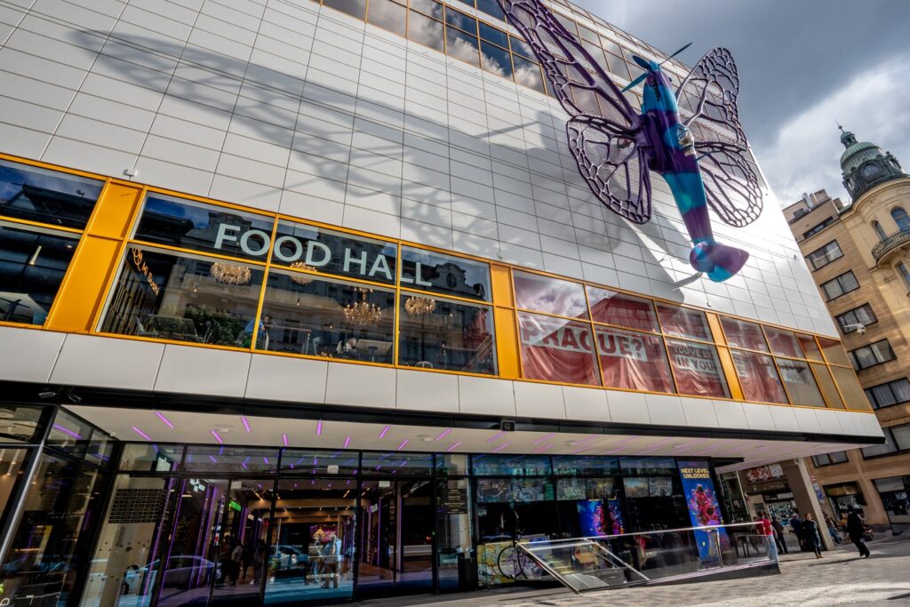 Five Guys míří do Prahy: Slavný fastfood otevře první pobočku už 8. prosince v Máj – House of Fun